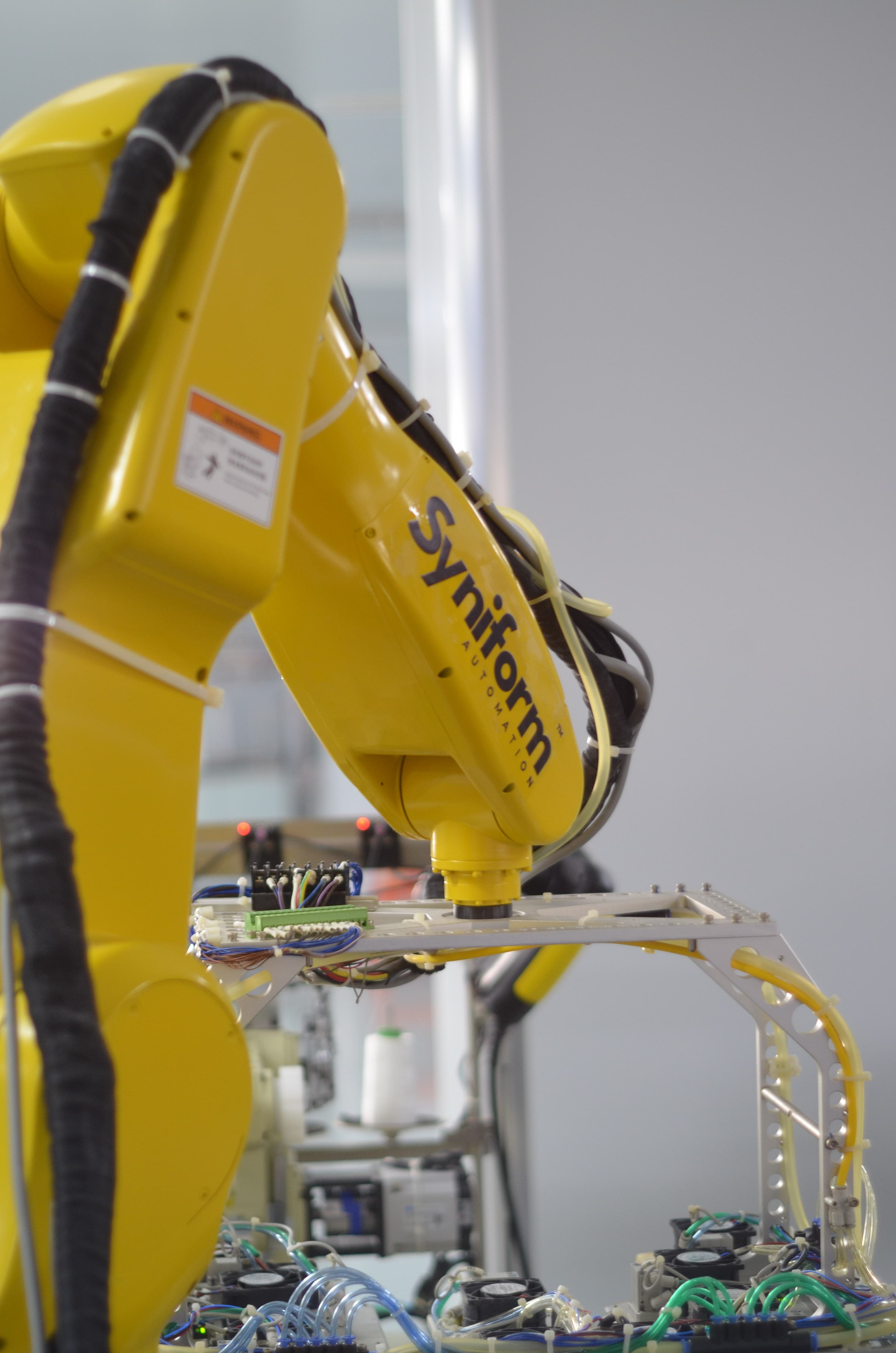 Syniform garment assembly equipment