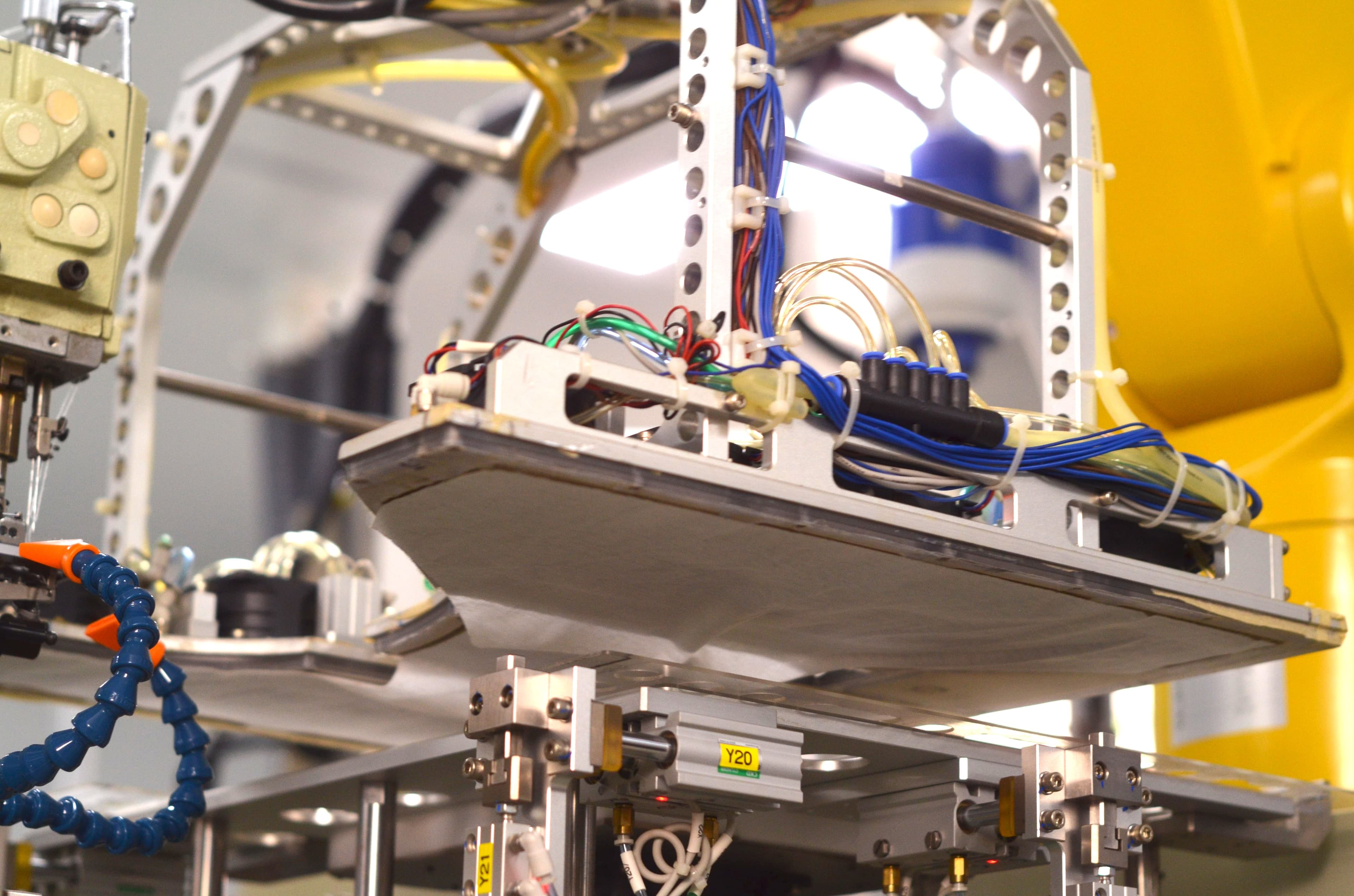 Syniform robotic system handling flexible fabric